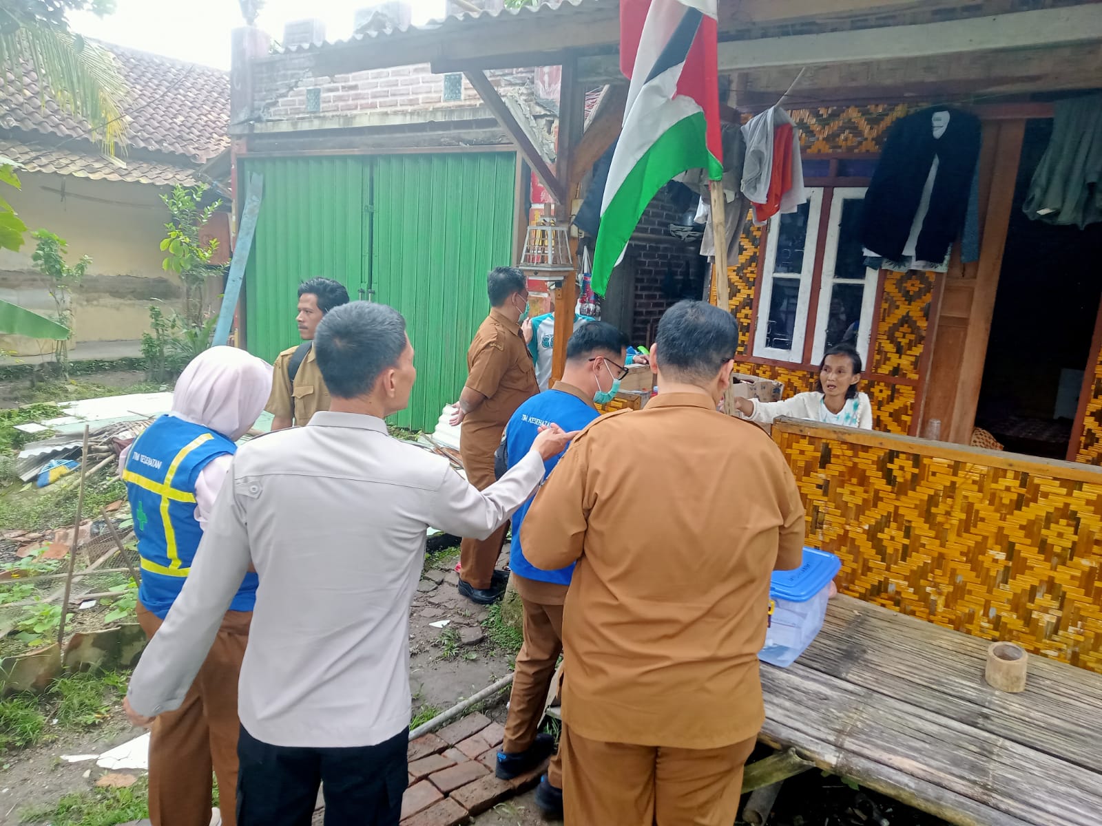 Respons Cepat Pemkab Serang, Beri Bantuan dan Tangani Kesehatan Sartini Warga Petir