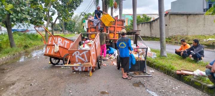 Camat Benda Pastikan Penutupan Permanen TPS Liar di Sejumlah LokasiCamat Benda Pastikan Penutupan Permanen TPS Liar di Sejumlah Lokasi