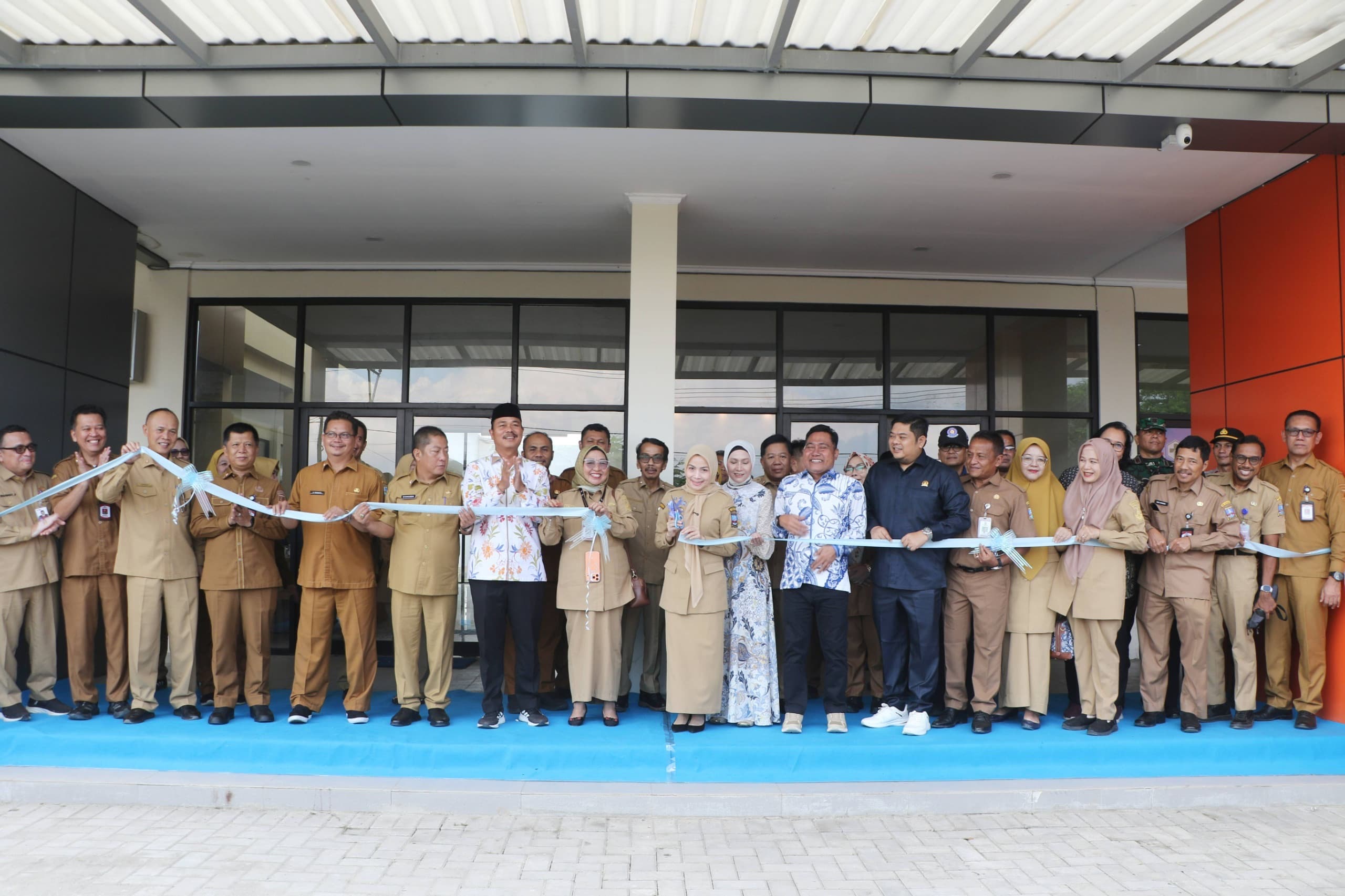 Resmikan Puskesmas Kibin, Bupati Ratu Zakiyah Ingatkan Dahulukan Layanan dari Sisi Kemanusiaan. Resmikan Puskesmas Kibin, Bupati Ratu Zakiyah Ingatkan Dahulukan Layanan dari Sisi Kemanusiaan.