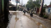Jalan Rusak Parah di Neglasari Kembali Telan Korban, Pengendara Terjungkal