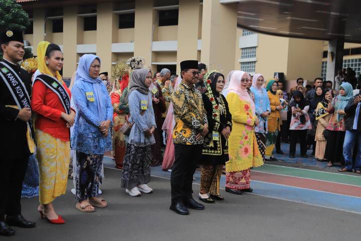 Pesta Rakyat Tangerang Ngebesan Semarakkan HUT ke-33, 106 Pasangan Ikuti Resepsi Nikah Massal