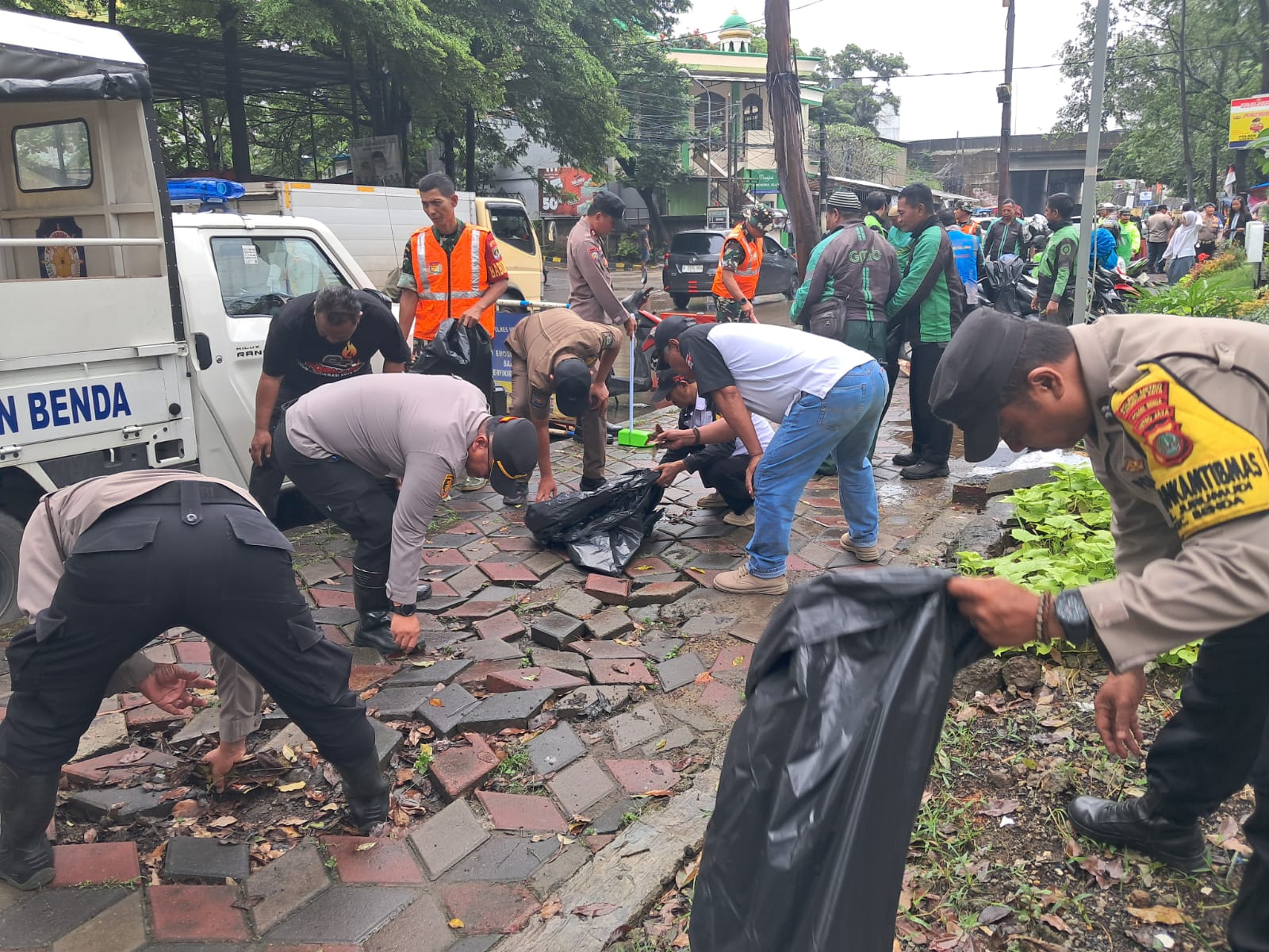 Tindak Lanjuti Arahan Presiden RI, Polsek Benda Kompak Jaga Lingkungan Bersama 3 Pilar