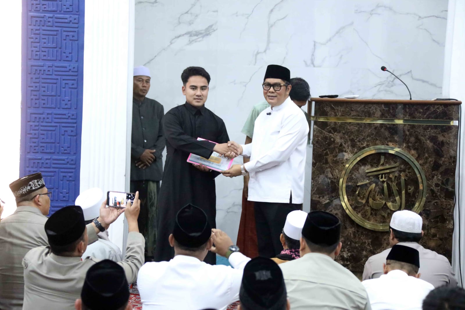 Wakil Walikota Tangerang Tarawih Safari Ramadan di Masjid Al Ikhwan Ciledug