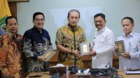 Terima 500 Wakaf Al-Qur’an, Pemkot Tangerang Lakukan Pendistribusian ke Masyarakat