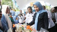 Buka Bazar Murah, Bupati Serang Ratu Zakiyah Pastikan Stok Pangan Selama Ramadhan Aman