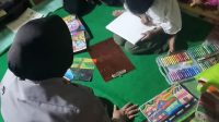 Terharu Kisah Agista, Kapolres Tangerang Kota Beri Tali Asih dan Alat Lukis untuk Anak Pemulung