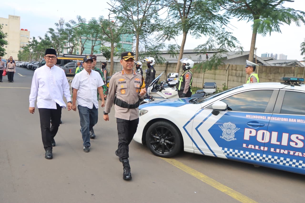 Malam Takbir di Kota Tangerang Dijaga Ribuan Personel Gabungan, Polisi Larang Konvoi. Malam Takbir di Kota Tangerang Dijaga Ribuan Personel Gabungan, Polisi Larang Konvoi