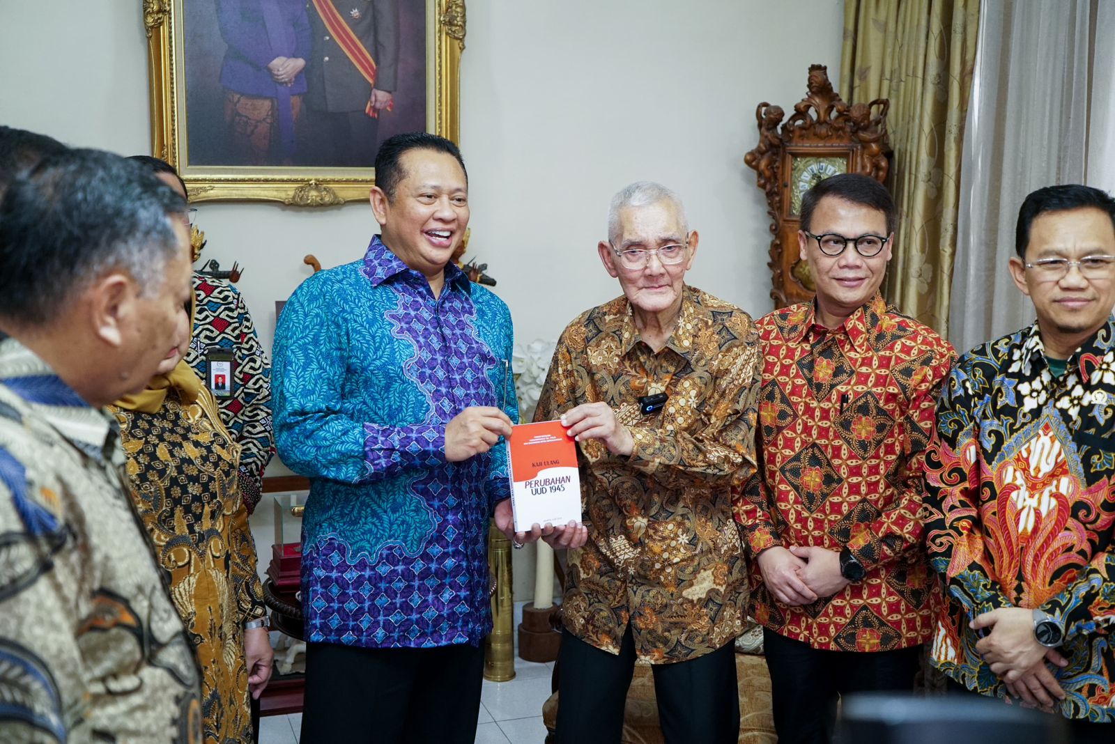 Bamsoet Kenang Almarhum Jenderal TNI (Purn) Try Sutrisno Sebagai Prajurit Sejati Penjaga Pancasila dan Konstitusi
