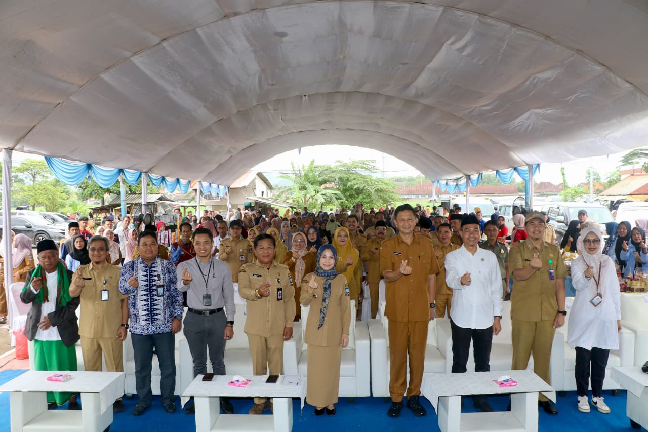 Ratusan Warga Bojonegara Serbu Bazar Ramadhan Pemkab Serang