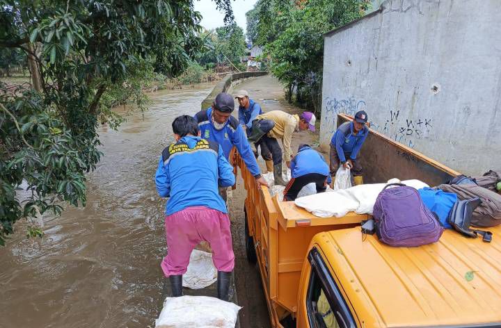 Puluhan Pompa Air Dikerahkan, DPUPR Kota Tangerang Tangani Genangan Banjir di Periuk
