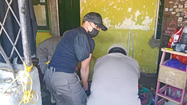 Pascabanjir, Petugas Gabungan Bersihkan Permukiman Warga di Kota Tangerang