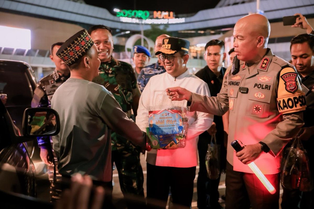 Pantau Arus Mudik H-5 Lebaran, Gubernur Banten Tinjau Pelabuhan Merak