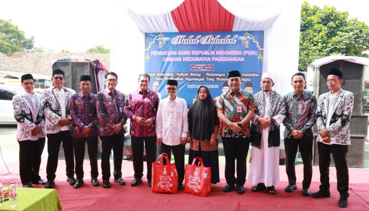 Hadiri Halalbihalal PGRI, Bupati Tangerang Tegaskan Program Beasiswa