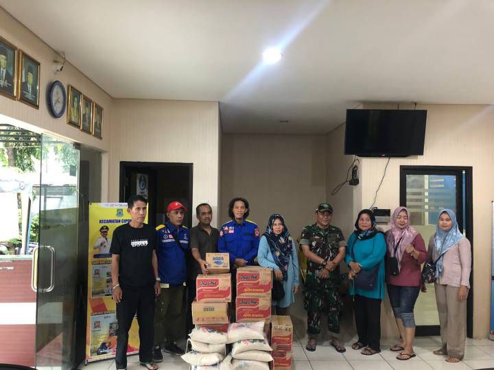 Pemkot Tangerang Salurkan Ratusan Bantuan untuk Warga Terdampak Banjir.
