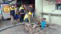 Pemkot Tangerang Kerahkan Truk Vakum untuk Normalisasi Drainase di Cibodas