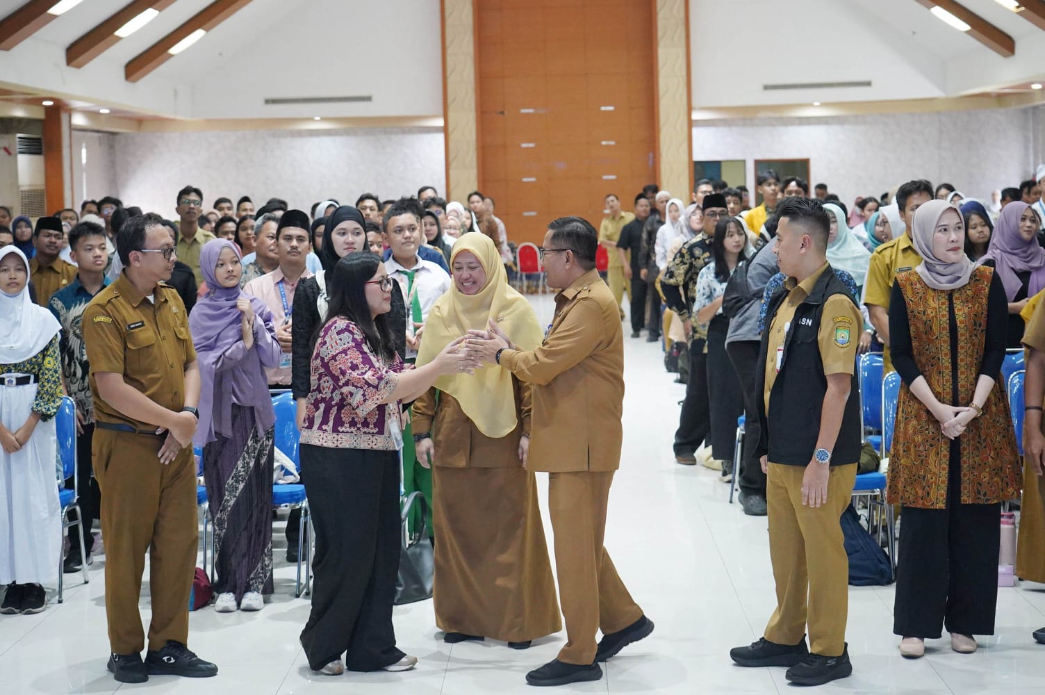 Sekda Kota Tangerang Membuka Forum Komunikasi Publik Para Guru dan Pelajar SMP