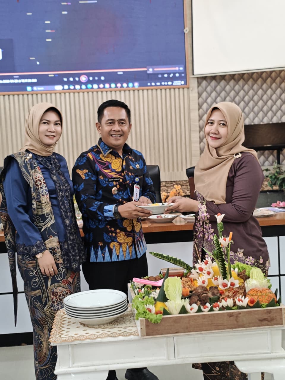 Camat Kelapa Dua Menghadiri Peringatan Hari Kartini