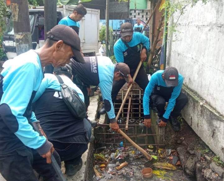 Kecamatan Karawaci Gencarkan Normalisasi Drainase, Antisipasi Genangan dan Banjir