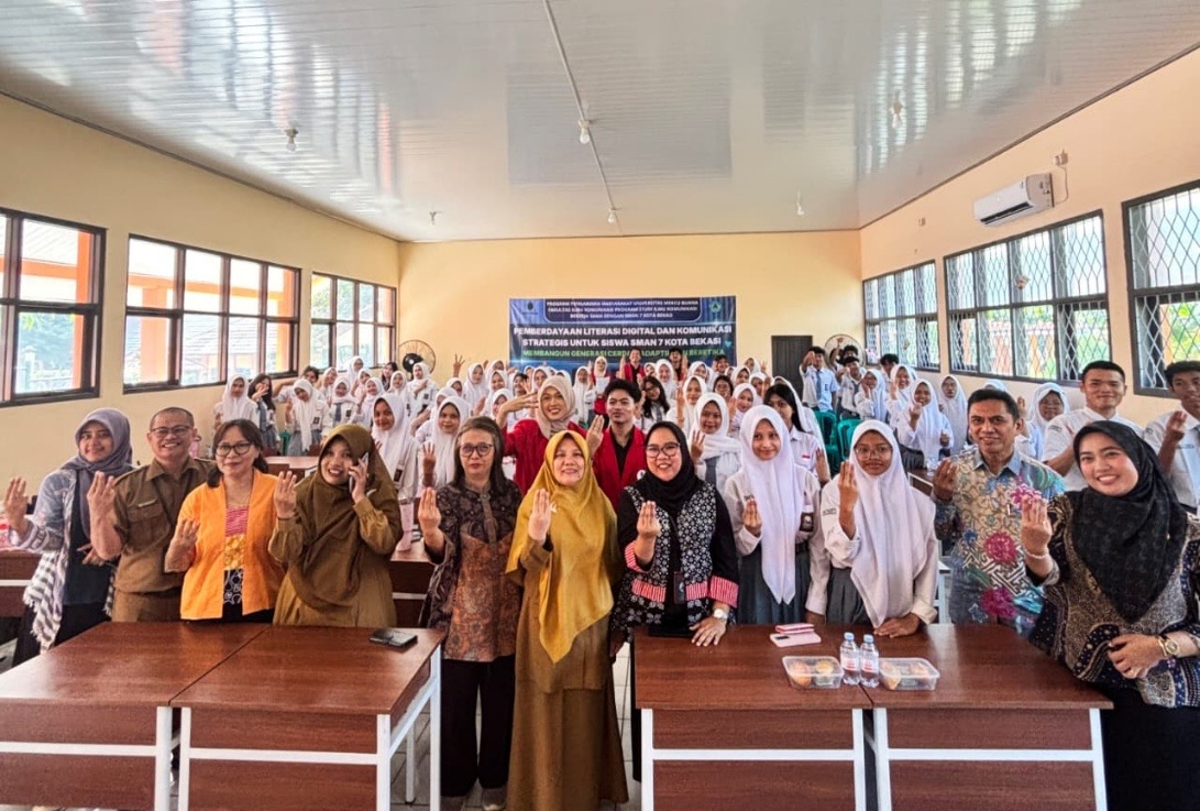 Dosen FIKOM Universitas Mercu Buana Gelar PkM Literasi Digital di SMAN 7 Bekasi.