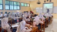 FIKOM UMB Ajak Siswa SMAN 7 Bekasi Jadi Generasi Digital yang Cerdas dan Beretika, Dewi Ambarsari Tekankan Pentingnya Komunikasi Interpersonal.