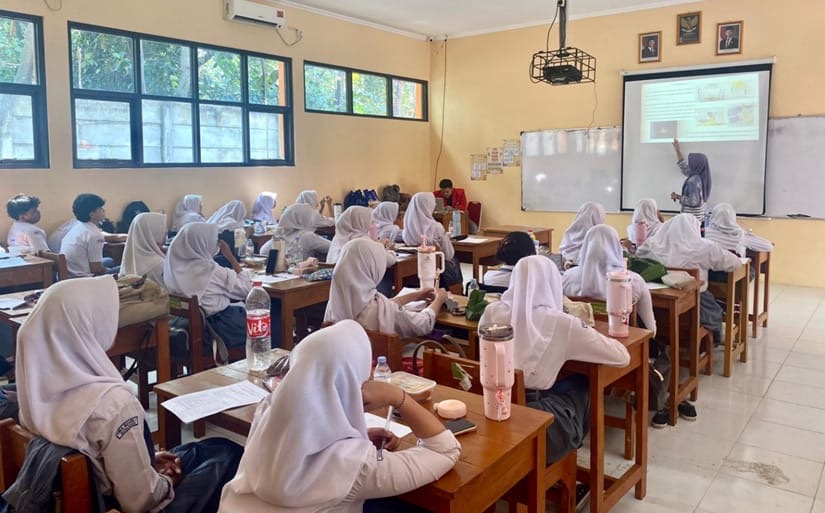 FIKOM UMB Ajak Siswa SMAN 7 Bekasi Jadi Generasi Digital yang Cerdas dan Beretika, Dewi Ambarsari Tekankan Pentingnya Komunikasi Interpersonal.