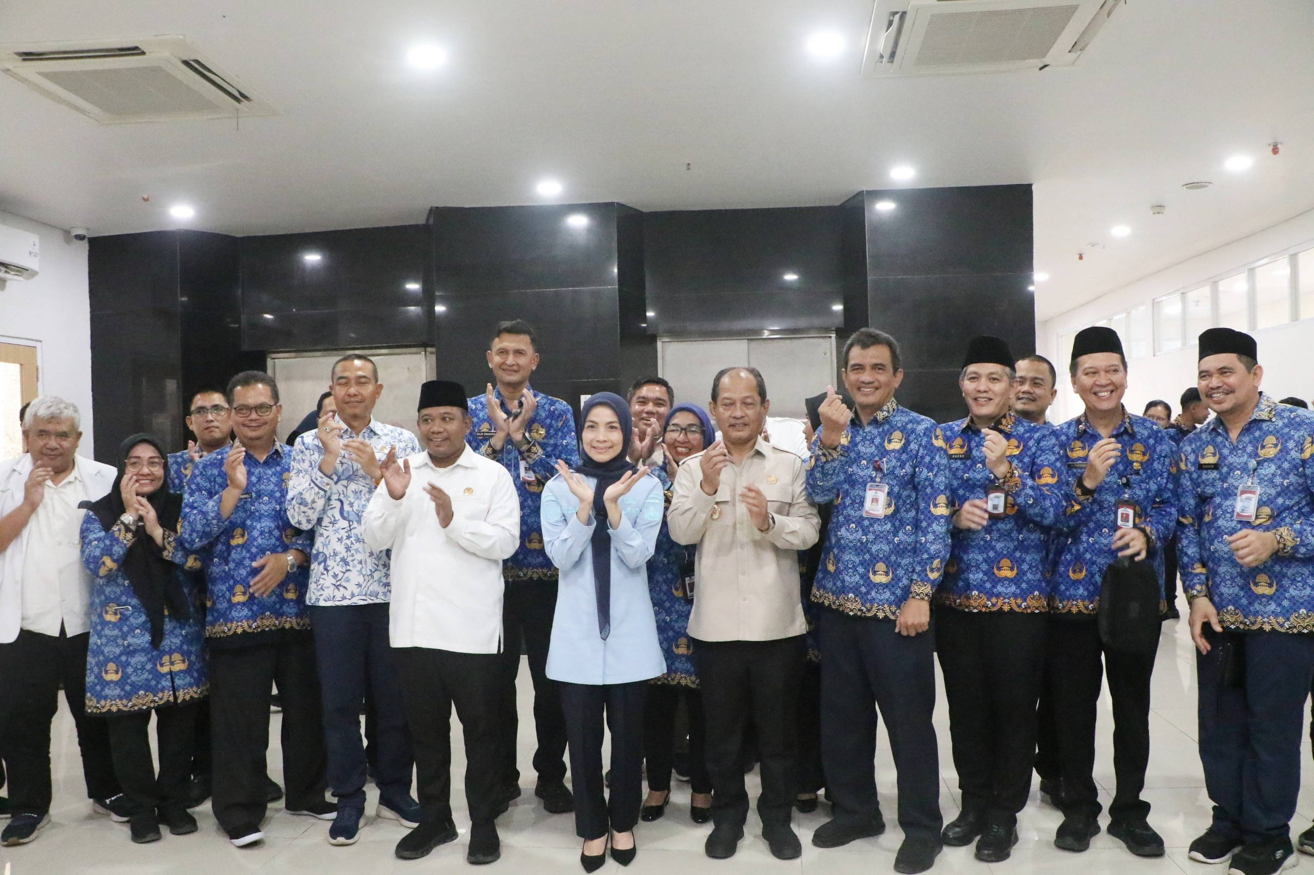 Bupati Ratu Zakiyah Resmikan Gedung Instalasi Bedah Sentral RSDP Serang.