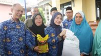 Bupati Serang Ratu Zakiyah Salurkan Bantuan 89 Ton Beras dan 17.984 Liter Minyak.