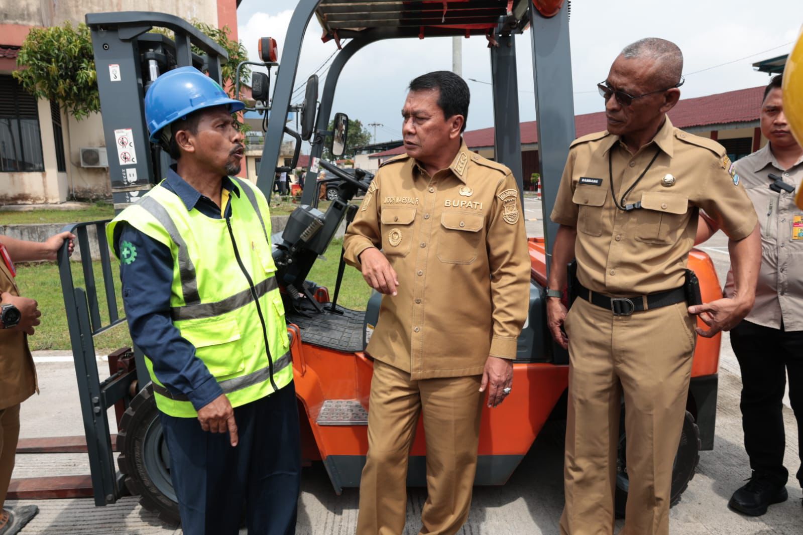 Serahkan Peralatan WUB, Bupati Tangerang Dorong Kemandirian Ekonomi