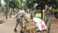 Trotoar hingga Taman Dipakai Berjualan, Satpol PP Lakukan Penertiban