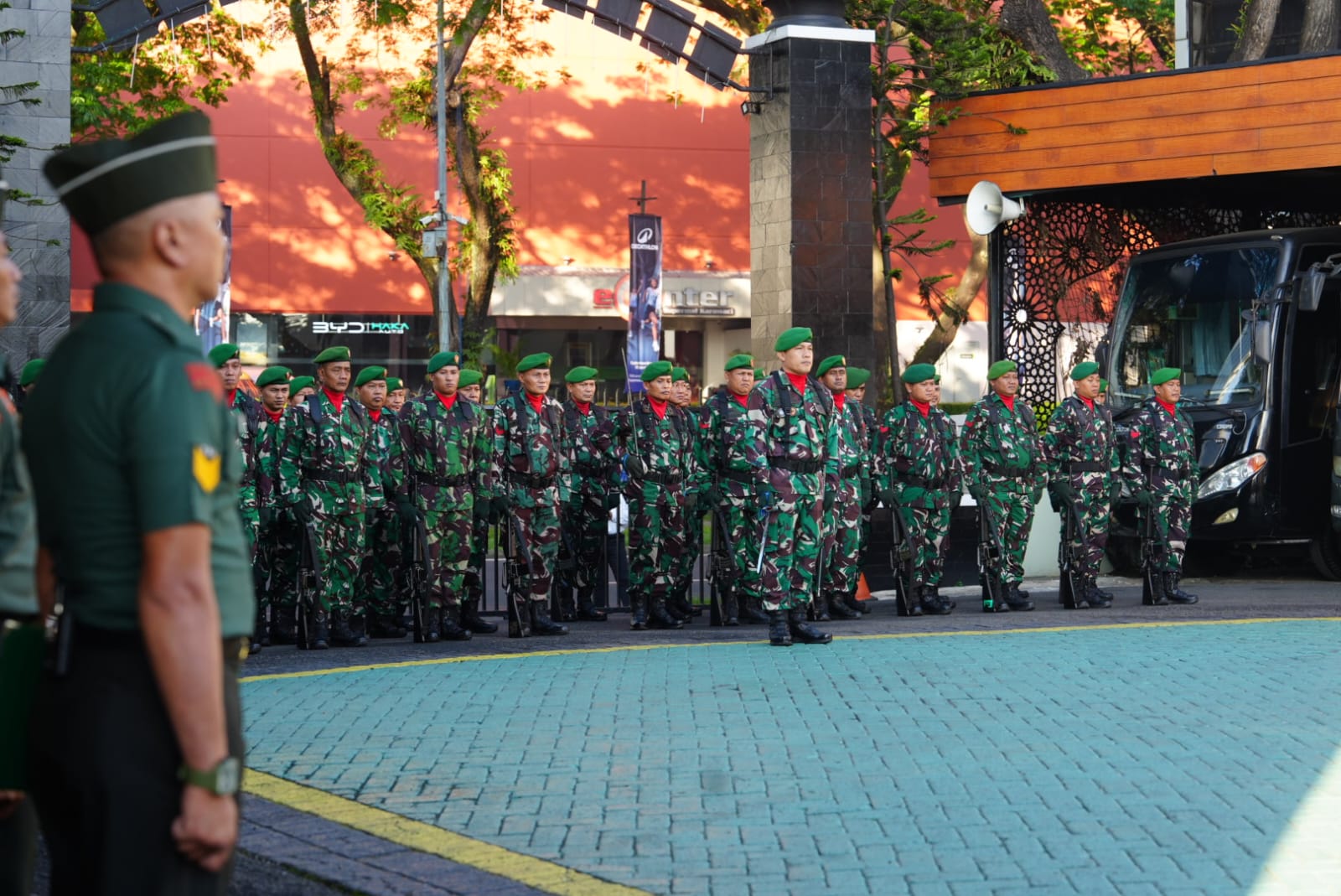 Kasad Tekankan Profesionalisme, Kesiapsiagaan Prajurit dan Efisiensi Energi pada Upacara 17-an di Korem 052/Wkr