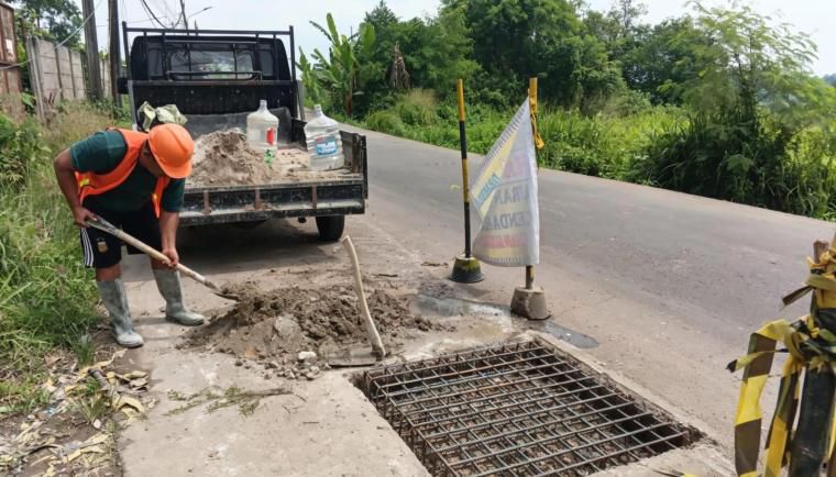 DBMSDA Kabupaten Tangerang Perbaiki Penutup Manhole Rusak di Sejumlah Ruas Jalan