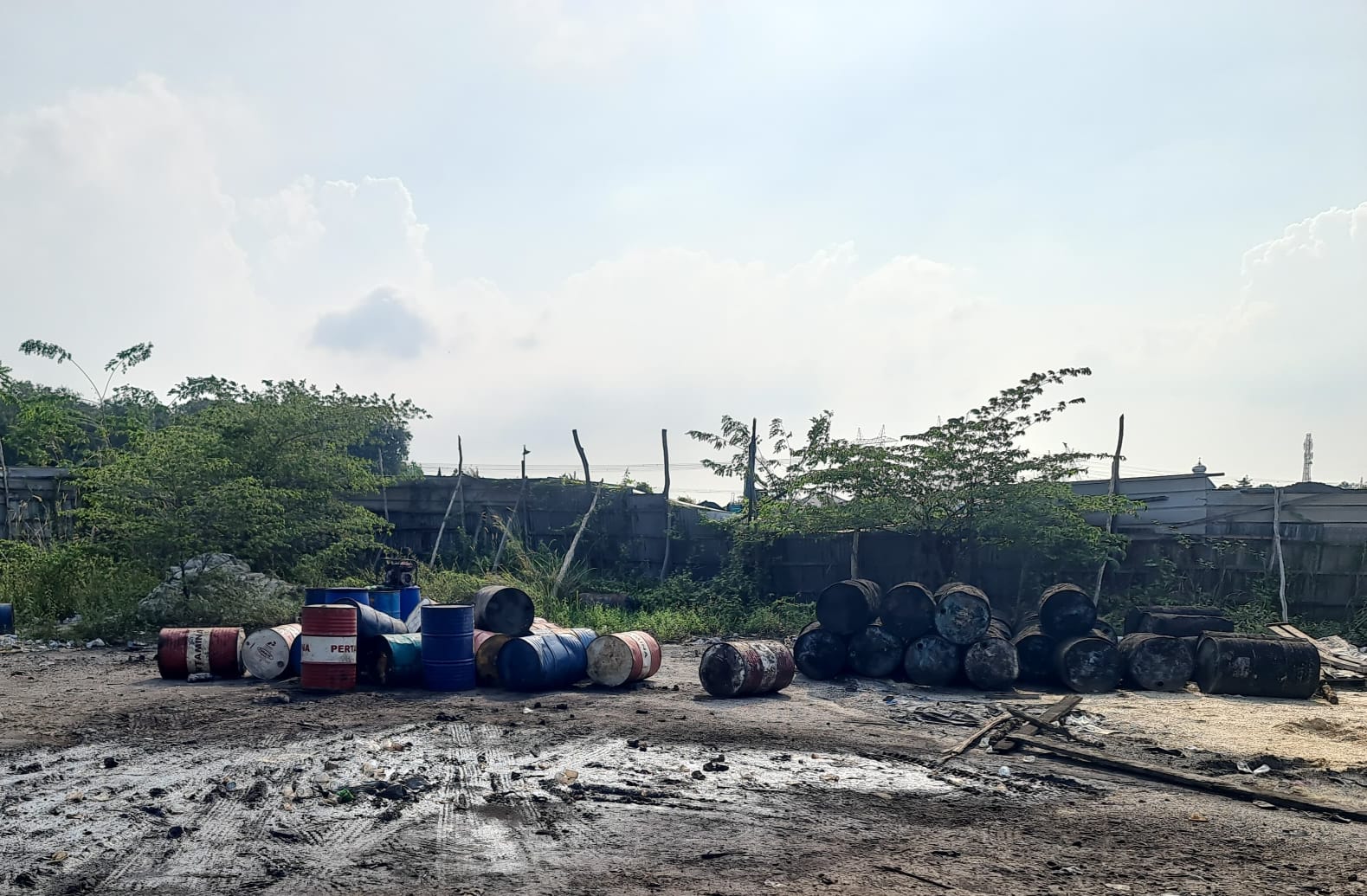 Bukan Penyulingan Kimia, DLH Pastikan Gudang di Kramatwatu Tempat Pencucian Drum Bekas