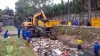 Sampah Sumbat Aliran Kali Sabi, Pemkot Tangerang Langsung Lakukan Normalisasi