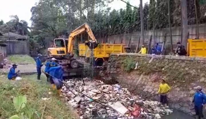 Sampah Sumbat Aliran Kali Sabi, Pemkot Tangerang Langsung Lakukan Normalisasi