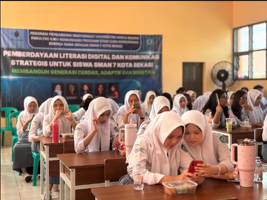Siswa SMAN 7 Bekasi Dibekali Strategi Komunikasi dan Literasi Digital oleh Dosen FIKOM UMB dalam Kegiatan PkM.