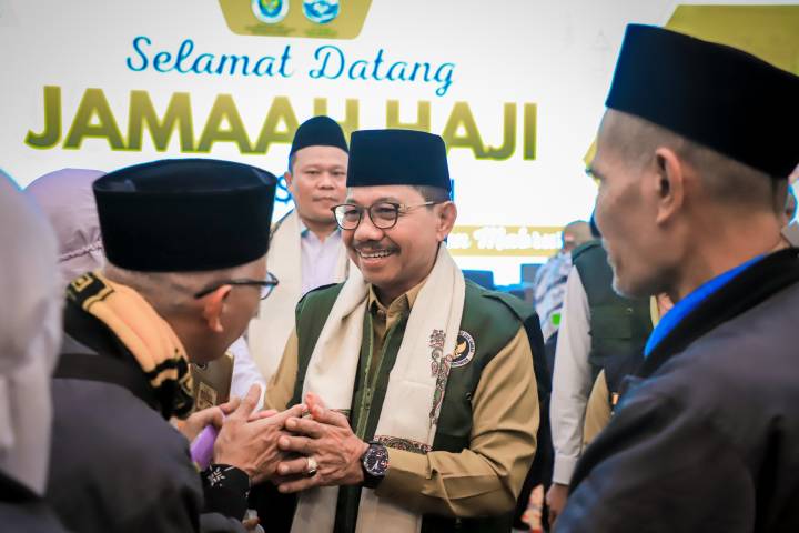 Sachrudin Sambut Kepulangan Kloter Pertama Jemaah Haji Kota Tangerang.