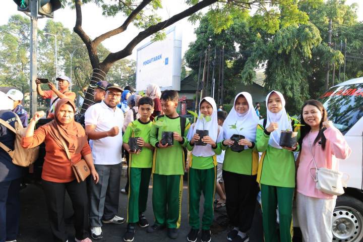 Hari Lingkungan Hidup Sedunia, CFD Kota Tangerang Gaungkan Gerakan Sedekah Sampah Bersama Pelajar
