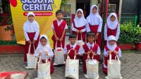 PMI Kota Tangerang dan Yayasan Amway Peduli Salurkan 300 Paket Perlengkapan Sekolah