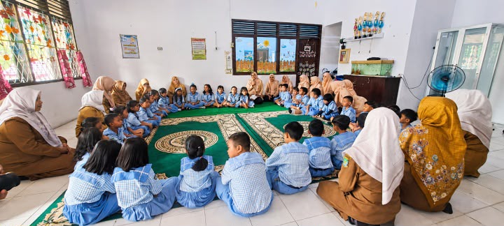 Wujudkan Indonesia Emas 2045, DWP Kota Tangerang Gulirkan Program Mengajar di Sekolah