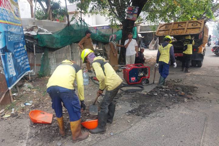Pemkot Tangerang Kebut Perbaikan Jalan Adam Malik di Kecamatan Larangan