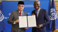 Sampaikan Pesan Presiden Prabowo, Menaker Serahkan Instrumen Asli Ratifikasi Konvensi ILO 188 kepada Dir jen ILO