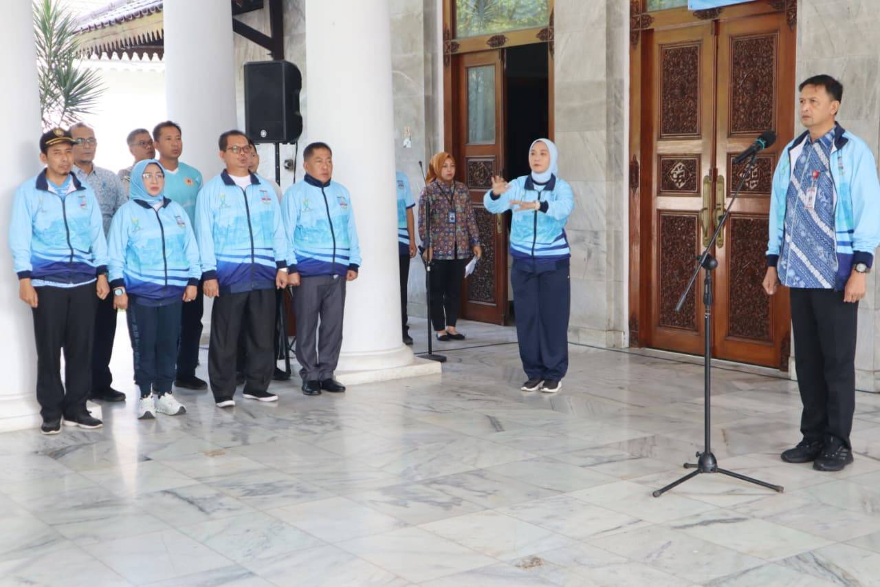 Lepas Kontingen Atlet, Sekda Zaldi Target Raih Juara POPDA dan PEPARPEDA 2026