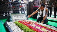 Kapolri Ziarah ke Makam Gus Dur, Kenang Nilai Perjuangan Sambut Hari Bhayangkara ke-80