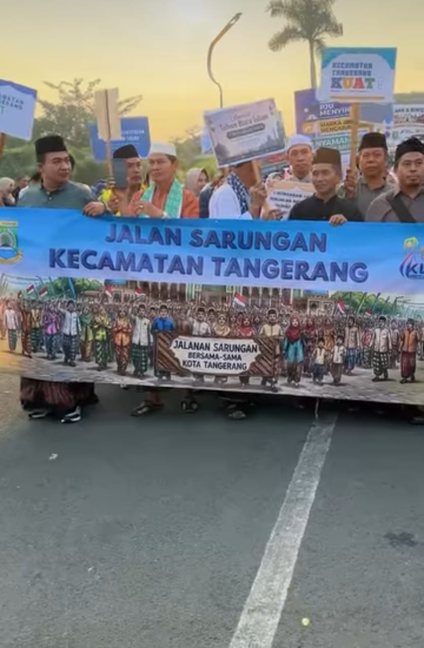 Camat Tangerang Bersama Staf Ikuti Jalan Sehat Sarungan Bersama Wali Kota Tangerang