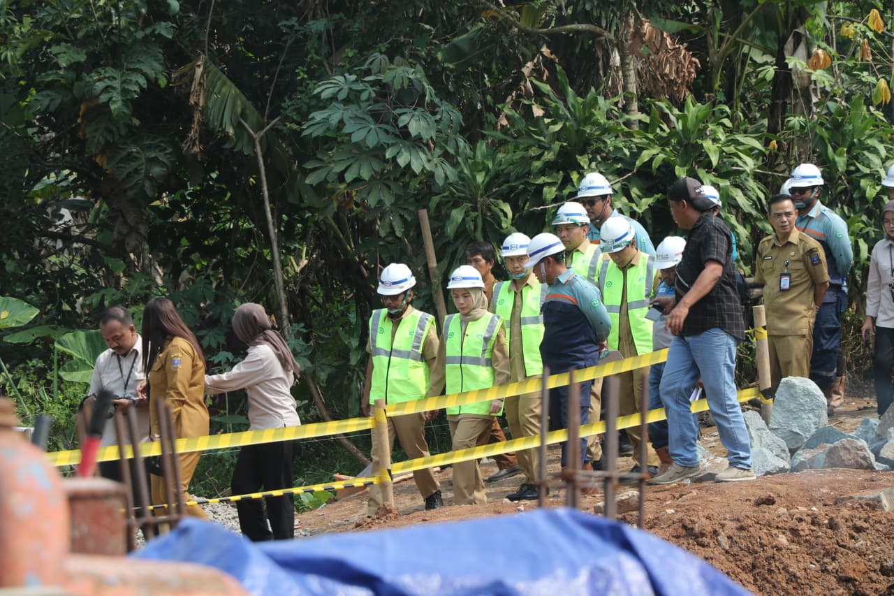 Bupati Serang Letakkan Batu Pertama Pembangunan SDN Inpres Cikeusal