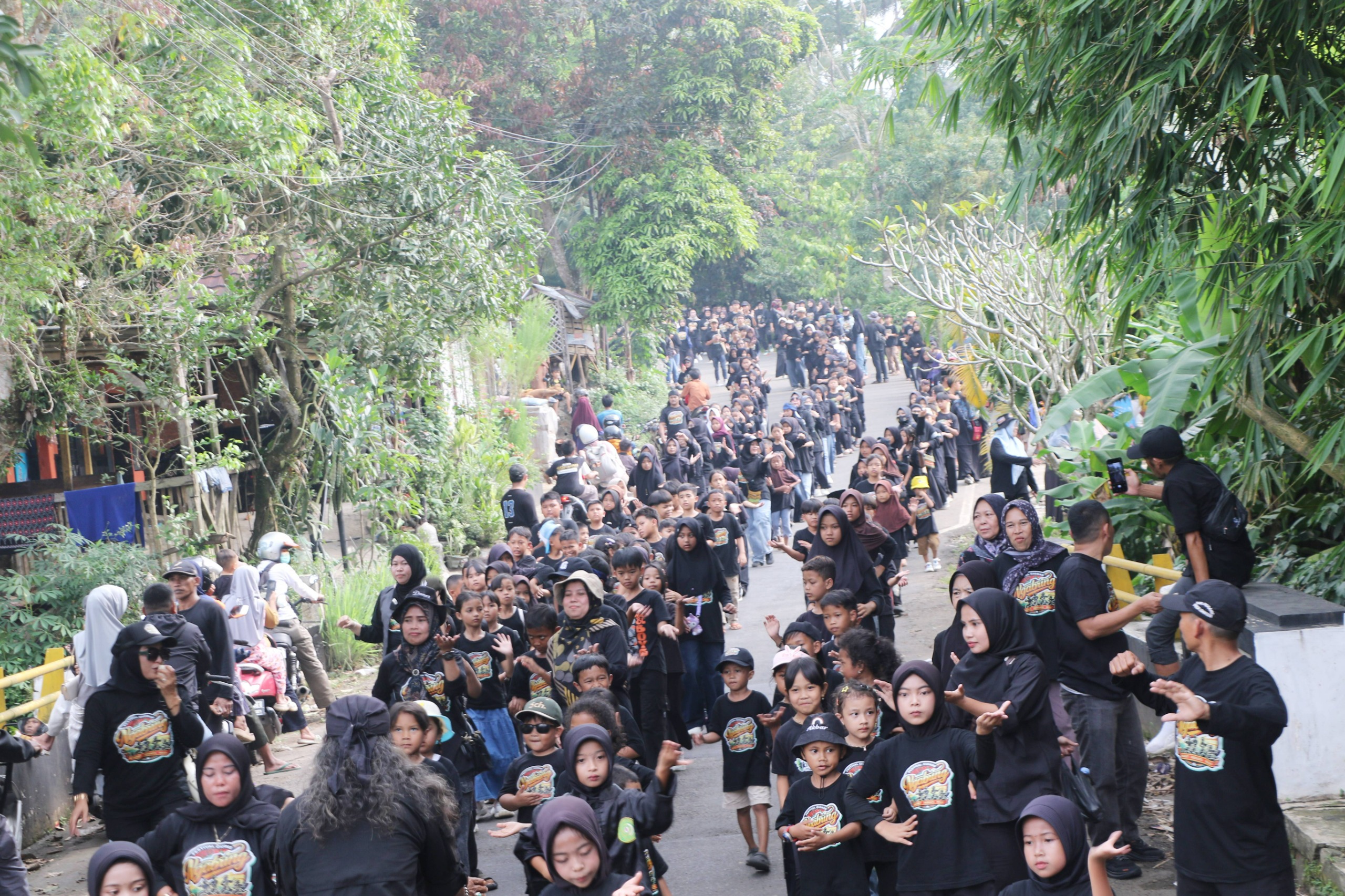 2 Ribu Warga Meriahkan Gladi Festival Ciomas Ngabring 2026, Puluhan Lampion Diterbangkan