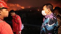 Tinjau Kebakaran TPA Jatiwaringin, Bupati Maesyal Pastikan Penanganan Maksimal