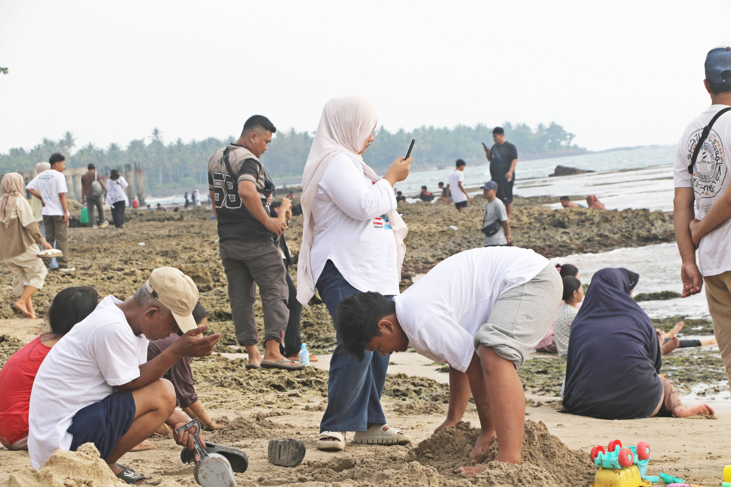 Masih Jadi Favorit, 273.158 Wisnus dan Wisman Kunjungi Pantai Anyer-Cinangka Selama Libur Sekolah
