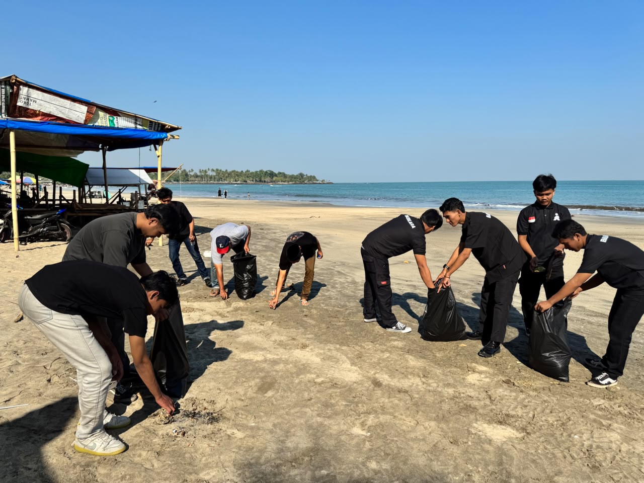 Aksi Bersih Pantai Digelar Jelang Kongres VII BM PAN, Dukung Kebijakan Menko Pangan Zulkifli Hasan