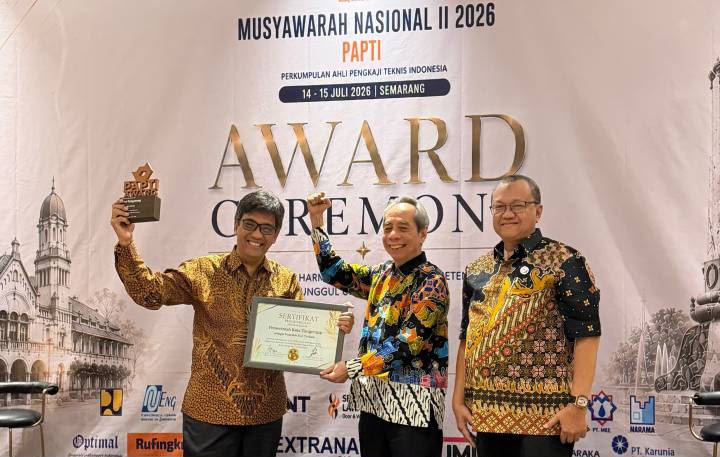 Disperkimtan Kota Tangerang Raih Penghargaan Penerbit SLF Terbaik di PAPTI Award 2026